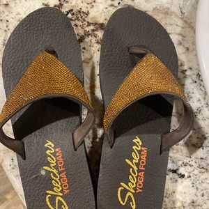 Sketchers Yoga Foam flip flops. Size 9.